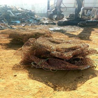 "البيئة" تتلف أدوات صيد بحرية مخالفة بعد مصادرتها في جدة