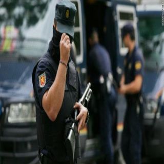 الشرطة الأسبانية تعتقل رجلين كانا يبيعان المخدرات لشراء أسلحة