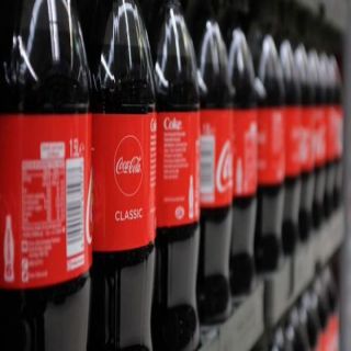 كوكاكولا تتجه إلى بيع مشروباتها في زجاجات ورقية حفاظًا على البيئة