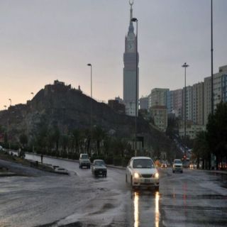 أمطار تمفرقة على #مكة_المُكرمة والدفاع المدني يدعو للحيطة والحذر