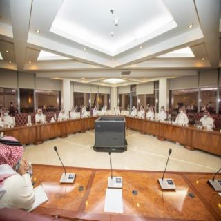أمين منطقة عسير و أعضاء المجلس البلدي بالأمانة في لقاء مفتوح بهدف تعزيز العمل التشاركي