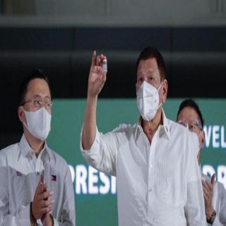 رئيس الفلبين يتوعد الممتنعين عن اللقاح ..سأعطيكم لقاح الخنازير