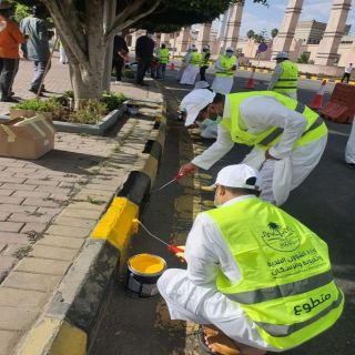 #أمانة_عسير تنفذ مبادرة تطوعية لمعالجة الأرصفة بمدينة أبها