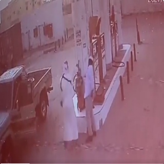 فيديو متداول قائد مركبة يُطلق النار على عامل محطة وقود