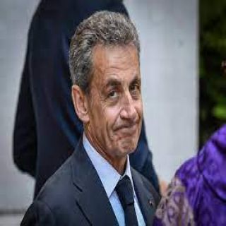 محكمة فرنسية السجن مع النفاذ لمدة عام للرئيس الفرنسي السابق