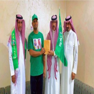 مواطن من رفحاء يُكرم مُقيمًا أحتفل بذكرى #اليوم_الوطني_91