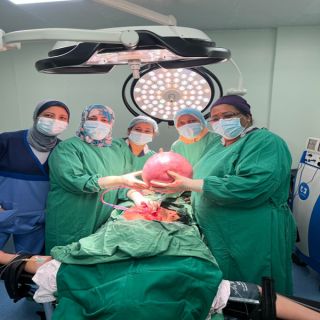 فريق طبي بأبها الخاص يُنقذ مريضة أربعينية تعاني من زيادة في حجم البطن