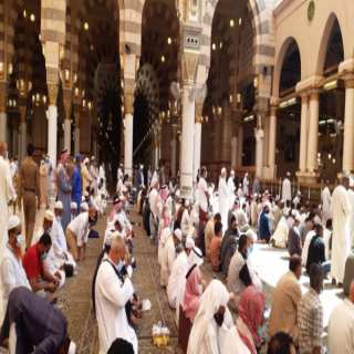 فيديو -عودة الصلاة بدون تباعد في الحرمين الشريفين