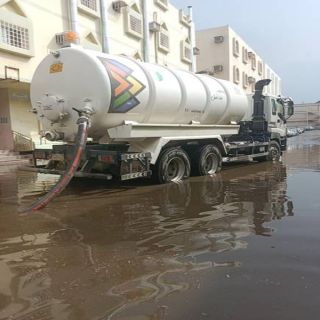 #أمانة_عسير تسحب أكثر من 1600 متر مكعب من تجمعات مياه الأمطار في #أبها