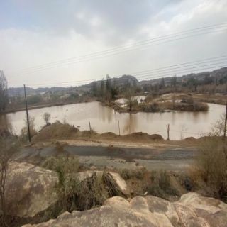 فيديو -أمطار متفرقة بمركز وادي بن هشبل و عدسة "وطنيات" ترصد جريان الأودية
