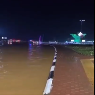فيديو متداول السيول تُداهم  الحزام الجنوبي في #ابوعريش