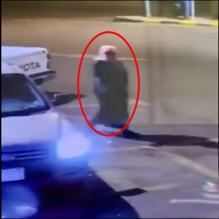فيديو يوثق لحظة سرقة مركبة داخل محطة وقود