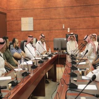 رئيس بلدية بارق يُناقش مع المكاتب الهندسية معوقات وحلول المُخططات