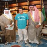 أمير الباحة يستقبل في مكتبه محافظ بلجرشي يرافقه الشاب عبدالله الغامدي المصاب بمرض التوحد