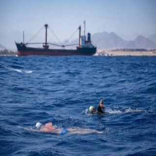 مريم بن لادن سباحة سعودية تقطع البحر الأحمر سباحة من السعودية إلى مصر