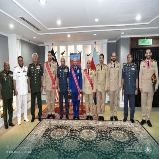 الفريق الأول الركن فياض الرويلي يزور مقر قيادة القوات المسلحة الماليزية