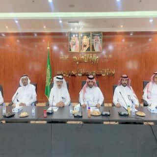 بحضور مديري مكاتب التعليم القرقاح يتفقد إدارة التعليم في #محايل