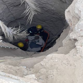 مدني وادي الدواسير يُنقذ مواطنًا سقط في بئر