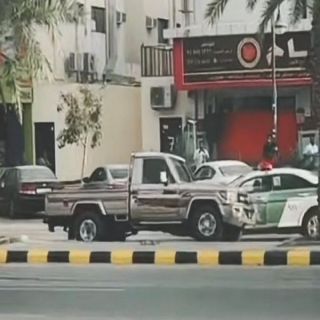 مرور الرياض يضبط قائد مركبة ظهر في مقطع فيديو لإرتكابه مُخالفات مرورية