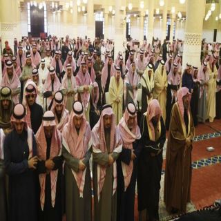 سمو أمير الرياض يؤدّي صلاة الميت على والدة الأمير فيصل بن مشاري بن محمد بن عياف