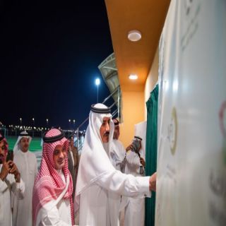 محافظ #القنفذة يدشن مشروعي الكورنيش الجنوبي والملعب الرياضي