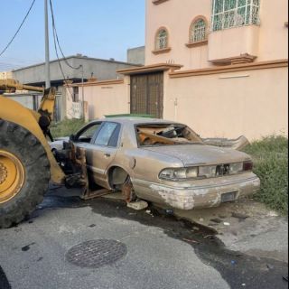 #بلدية المجاردة تواصل أعمال إزالة السيارات المُهملة من الشوارع الرئيسية
