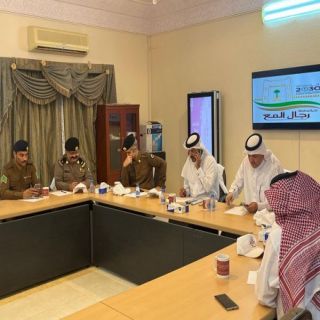 بتوجيه سمو أمير عسير محافظ رجال المع يعقد اجتماعاً طارئاً لمتابعة الحالة المطرية