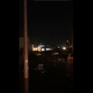 فيديو - سيول وادي تيه تصل إلى محايل والجهات الأمنية تُغلق بعض الشوارع