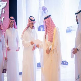 بلدية #محايل تحصد المركز الأول بمنطقة عسير والمُحافظ يُكرم عددًا من منسوبيها