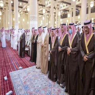 سمو أمير #الرياض يؤدي صلاة الميت على صاحب السمو الأمير طلال بن فهد ووالدة الأمير خالد بن فهد بن فيصل