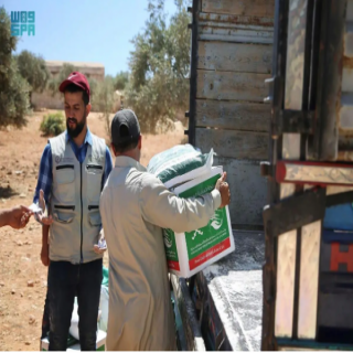مركز الملك سلمان للإغاثة يواصل توزيع المساعدات الإغاثية لمتضرري الزلزال في محافظة إدلب