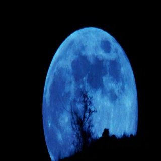 مشهدا نادرا في هذا التاريخ العالم يترقب مشاهدة القمر الأزرق