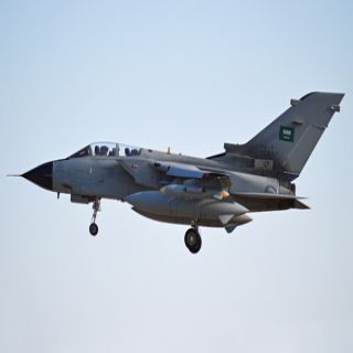 سقوط طائرة مقاتلة من نوع (تورنيدو) أثناء مهمة تدريبية في الظهران ونجاة طاقمها
