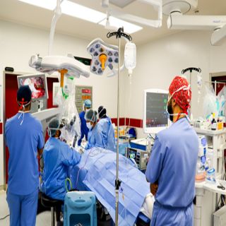 فريق طبي بالمدينة الطبية بجامعة القصيم يجري عملية جراحية ناجحة للأذن وقناة استاكيوس