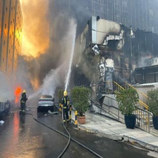 مدني الرياض يُخمد حريق واجهة بناية سكنية بحي العليا