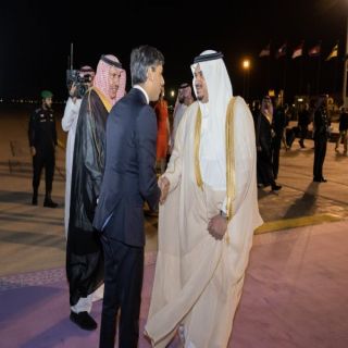 رئيس الوزراء البريطاني يصل الرياض وفي مقدمة مستقبليه سمو نائب أمير المنطقة.