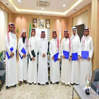 الرئيس التنفيذي لتجمع القصيم الصحي يكرم الفريق المشارك بملتقى الصحة العالمي
