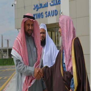 مدير هيئة الأمر بالمعروف بالباحة يلتقي مدير مطار الملك سعود ويفعلان معرض (ولاء)