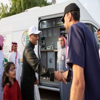 معالي أمين عسير يقف ميدانيًا على السوق الرمضاني في مدينة أبها