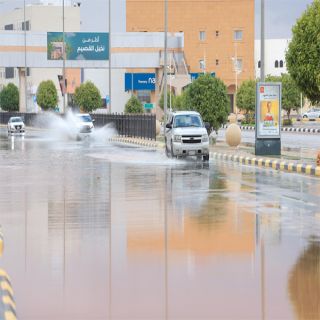 شاهد أمطار امتفرقة على القصيم والبكيرية تحت زخات المطر