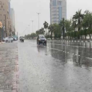 أمطار غزيرة على العالصمة الرياض والدفاع المدني يُحذر من جريان بعض الأودية