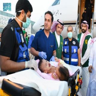 وصول التوأم السيامي الفلبيني "أكيزا وعائشة" إلى الرياض