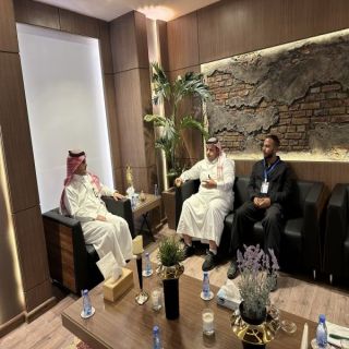 رئيس بلدية محايل يلتقي رئيس قسم تحديد المواقع والعلاقات الحكومية بشركة البيك