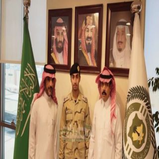 مُدير مكافحة المخدرات في الرياض يُقلد "الشهري" رتبة ملازم أول