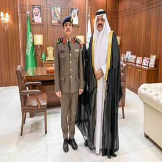 أمير حائل يقلد مدير الدفاع المدني بالمنطقة رتبته الجديدة