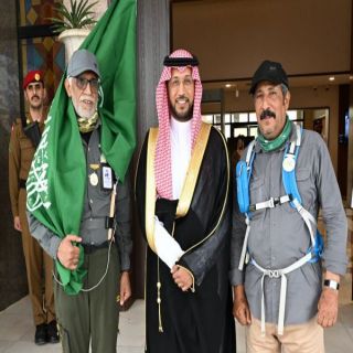 نائب أمير عسير يستقبل عضو فريق المشي