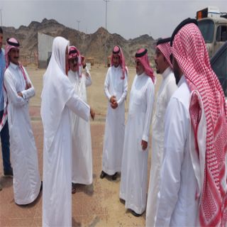 رئيس بلدية بارق يقف ميدانيًا على مشاريع البلدية بمركز جمعة ربيعة