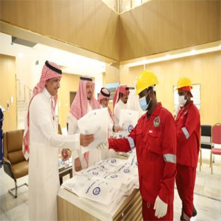 بارق - بحضور البناوي والمحجاني "سداف" تُدشن مُبادرة "للعمال كرامة"