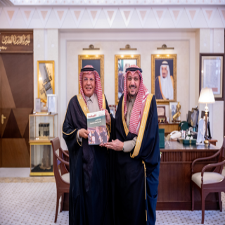 سمو أمير القصيم يكرم "حمود الرميح "المدير الإقليمي لمؤسسة اليمامة الصحفية في القصيم والشمال