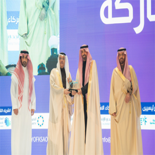 معالي وزير الموارد البشرية والتنمية الإجتماعية يُكرم #هيئة_تطوير_عسير